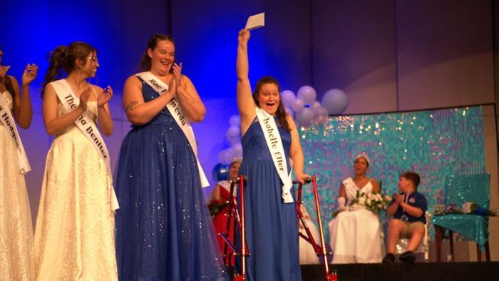 Gillette Children's patient receives award at pageant.